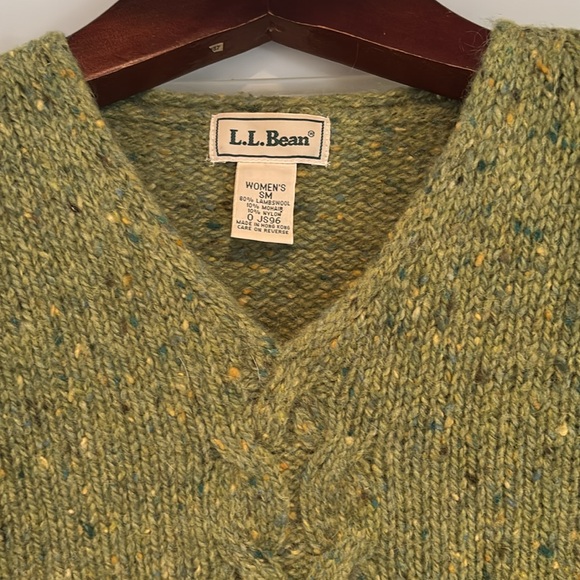 LL Bean V neck lambswool / mohair blend chunky cable knit sweater - Picture 2 of 12